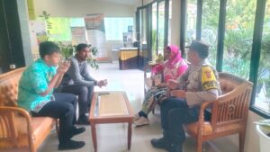 Anggota Binmas Kunjungan dan Sambang Dialogis Ke Sekolahan SMK Negeri 31 Jakarta Aiptu Sunarto Cooling System Guru