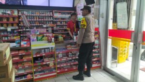 Bhabinkamtibmas Kelurahan Johar Baru, Patroli Wilayah dan Sambang Dialogis Ke Alfamart