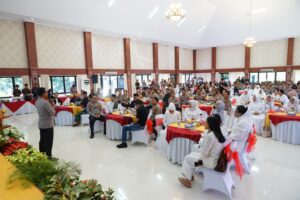 Jumat Berkah, Polres Metro Bekasi Santuni Anak Yatim dan Piatu