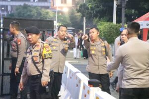 Polri Terjunkan 1.309 Personil, Amankan Aksi dari Aliansi Rakyat Indonesia Bela Palestina dan Komite Solidaritas Palestina dan Yaman (KOSPY) di depan Kedubes AS