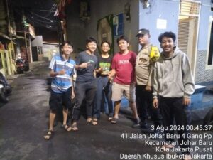 Patroli Pemukiman Bhabinkamtibmas Kelurahan Johar Baru Berikan Imbauan Anak-anak Remaja.