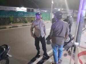 Patroli Dini Hari Panit 1 Patroli Polsek Johar Baru Sambang Berikan Imbauan Kepada Warga