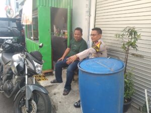 Patroli Ke Pemukiman Aipda Wisnu Saputra Sampaikan Imbauan Kamtibmas