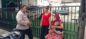 Bhabinkamtibmas Polsek Metro Tanah Abang Berikan Imbauan Kepada Warga Di Pemukiman RW 04 Kelurahan Petamburan