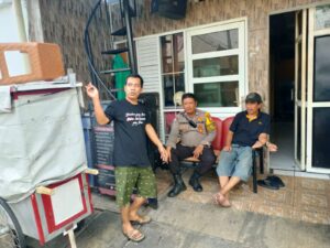 Bhabinkamtibmas Kelurahan Kebon Sirih Sambang Warga Dan Sampaikan Imbauan Kamtibmas