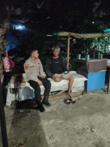 Patroli Tengah Malam Briptu M Iqbal Anggota Patroli Berikan Imbauan Kepada Warga