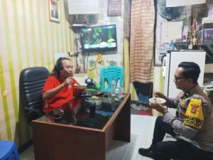 Anggota Bhabinkamtibmas Sambang Dialogis Ke Pos RW 01 Kelurahan Kampung Rawa