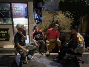 Bripda Kriswandha Sambangi Petugas Pos Kamling