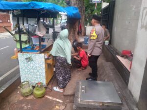 Beri Imbauan Kepada Para Orang Tua, Bhabinkamtibmas Duri Pulo Tekankan Cegah Tawuran.