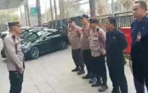 AKP Irawan Junaedi Memberikan Arahan Apel Pengamanan Kantor Konferensi Wali Gereja Indonesia