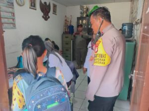 Bhabinkamtibmas Kelurahan Kemayoran Melakukan Monitoring Kegiatan Posyandu Balita dan Lansia