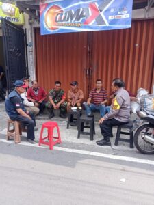 Bhabinkamtibmas Kelurahan Harapan Mulia melaksanakan kegiatan Sambang dan Patroli Dialogis