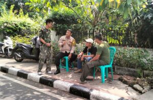 Aipda Anwar Bhabinkamtibmas Pegangsaan Melaksanakan Kegiatan Sambang dan Patroli Dialogis