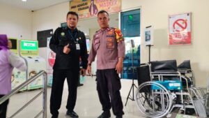 Bhabinkamtibmas Kelurahan Bendungan Hilir Kunjungan Ke Puskesmas Tanah Abang