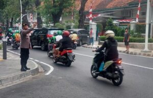 Kepadatan Kendaraan Saat Aktivitas Kamis Pagi Jalan Agus Salim Menteng