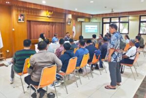 Bhabinkamtibmas Gondangdia Menghadiri Kegiatan Sosialisasi Pembangunan Revitalisasi Trotoar