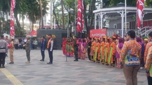 Gelar Upacara Bendera Dalam Rangka Bulan Kebangsaan Di Bundaran Hotel Indonesia