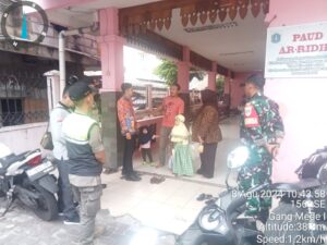Bhabinkamtibmas Bersama Tiga Pilar Berkunjung Ke PAUD Ar-Ridho Kampung Rawa