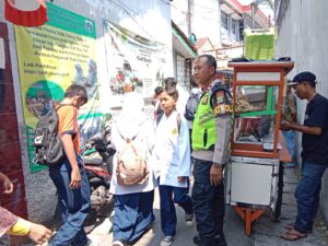 Kapolsubsektor Rawasari Patroli Antisipasi Bubaran Anak Sekolah