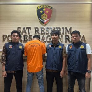 Satreskrim polres Nagan menyerahkan satu tersangka judol ke kejaksaan
