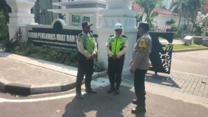 Patroli Sore Hari Bhabinkamtibmas Kelurahan Johar Baru Sambangi Gedung BPOM RI