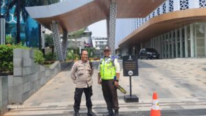 Bhabinkamtibmas Gambir Patroli Sambang ke Gedung Danareksa, Gambir, Jalin Sinergitas.