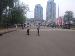 Anggota Polsubsektor Merdeka Barat melaksanakan Pengamanan Gladi Kirab Bendera Pusaka di Monas Gambir.