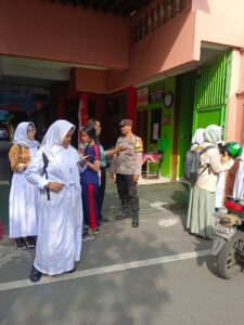 Binmas Petojo Utara Sambang ke Sekolah YP IPPI Kelurahan Petojo Utara.