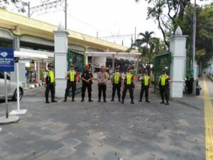 Anggota polsubsektor Monas Timur Sambang dan Patroli Dialogis di Stasiun Gambir