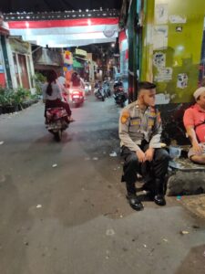 Patroli Tengah Malam Briptu M Iqbal Anggota Patroli Berikan Imbauan Kepada Warga