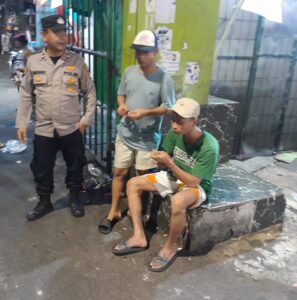 Patroli Pemukiman Panit 1 Patroli Berikan Imbauan kepada Anak-anak Remaja.