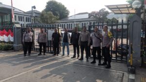Polsek Sawah Besar Melakukan Patroli dan Pemantauan Masyarakat yang melaksanakan Ibadah di hari Minggu.