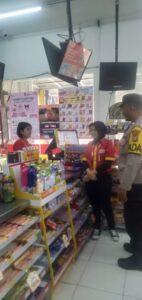 Bhabinkamtibmas Kelurahan Cempaka Putih Timur Sampaikan Imbauan Kamtibmas Ke Warga Binaannya