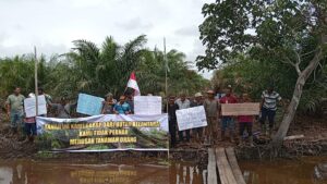 Masyarakat mendesak pemerintah tuntaskan sengketa lahan PT Ambia Putra