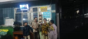 Bhabinkamtibmas Kelurahan Petamburan Sambangi Poskamling RW 02