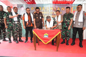 Pangkostrad Resmikan Titik Sumber Air Bersih Program TNI Manunggal Air di Pesisir Kasemen, Kota Serang, Banten