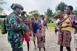 Komunikasi Sosial Rutin, Satgas Yonif 503 Kostrad Ciptakan Rasa Aman Tentram Bagi Masyarakat