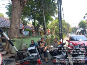 Gelar Patroli Sambang Dialogis, Anggota Polsek Metro Gambir Berikan Himbauan Kamtibmas