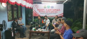Ngopi Kamtibmas Polsek Johar Baru Bareng Warga di Pos Sekretariat RW 05 Tanah Tinggi