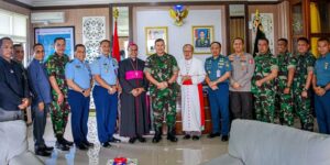 Pangdam XV/Pattimura Terima Kunjungan Uskup Umat Katolik di Lingkungan TNI-Polri