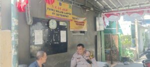 Bhabinkamtibmas Kelurahan Petamburan Silahturahmi Dengan Tomas RT 09/02 Sampaikan Imbauan Kamtibmas