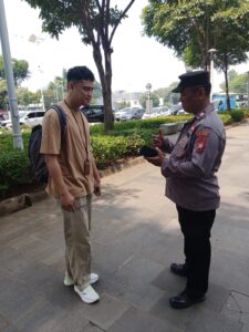 Patroli 1053 Polsek Metro Tanah Abang Patroli Jalan Kaki Pagi Hari Di Sepanjang Jalan Jenderal Sudirman