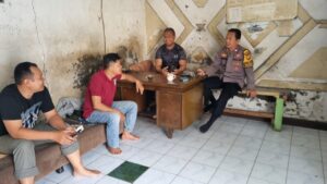 Aiptu Suparmin Sambangi Ketua RW 05 Sampaikan Imbauan Kamtibmas