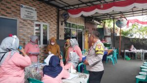 Patroli Dialogis Bhabinkamtibmas Petojo Selatan, Sampaikan Imbauan Kamtibmas ke Ibu Ibu PKK