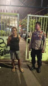 Patroli Dialogis Briptu Yoga Sambang Berikan Imbauan Kepada Warga