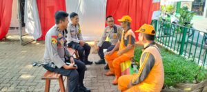 Unit Samapta Polsek Kemayoran Bersama Kapolsubsektor Cempaka Mas Melaksanakan Kegiatan Sambang Dan Patroli Dialogis