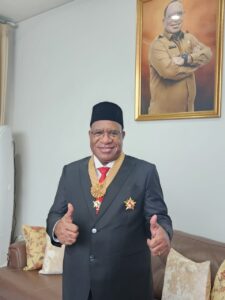 Wamendagri John Wempi Terima Penghargaan Bintang Jasa Utama dari Presiden Jokowi
