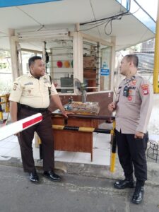 Patroli 1053 Polsek Metro Tanah Abang Patroli Sore Hari Dan Sambangi Security Kompas Gramedia
