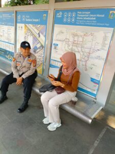 Patroli 1053 Polsek Metro Tanah Abang Patroli Siang Hari Dan Sambangi Pejalan Kaki