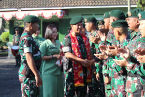 Petarung Macan Kumbang Kostrad Terima Kunjungan Pangdivif 2 Kostrad